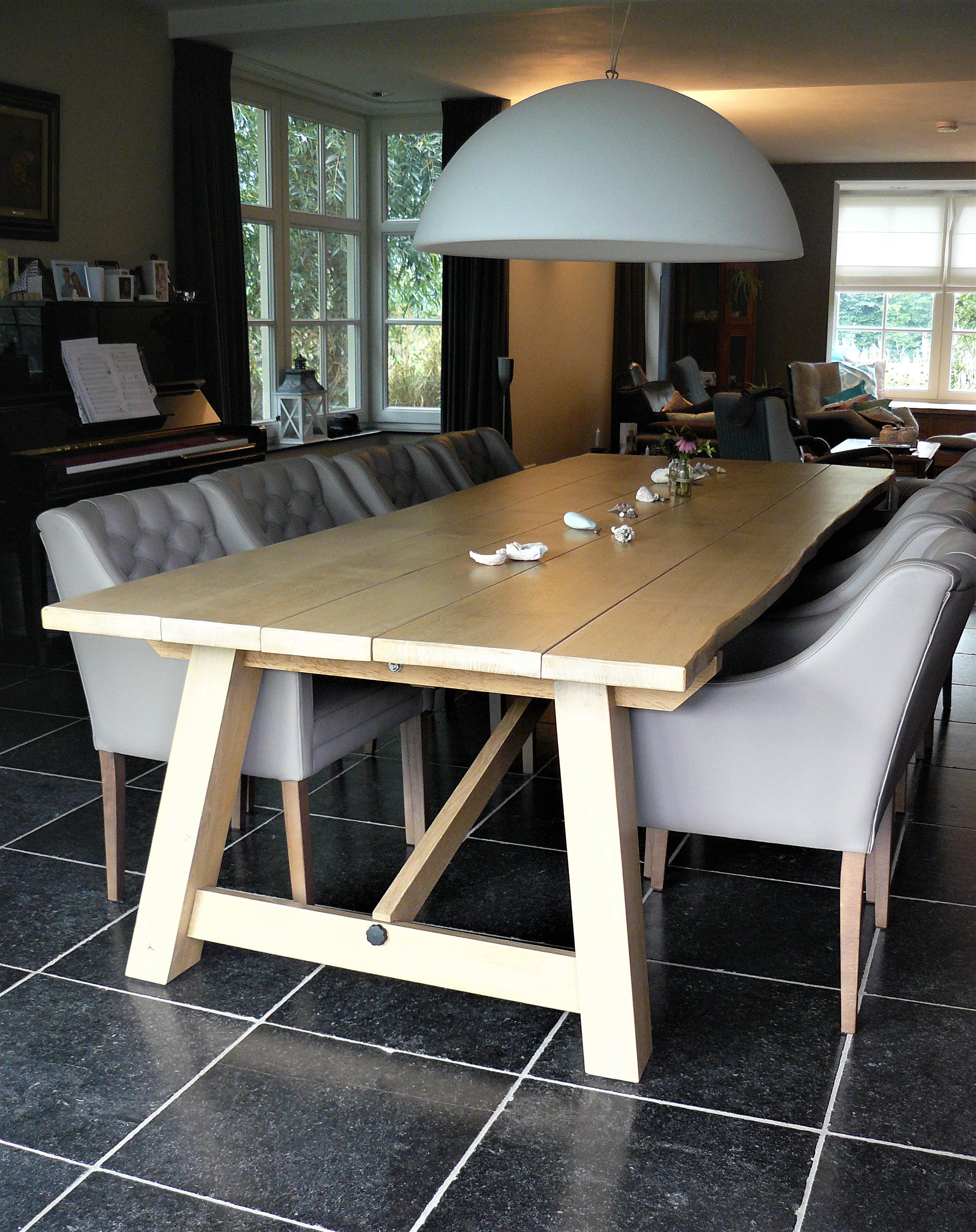 Tafel van eikenhout